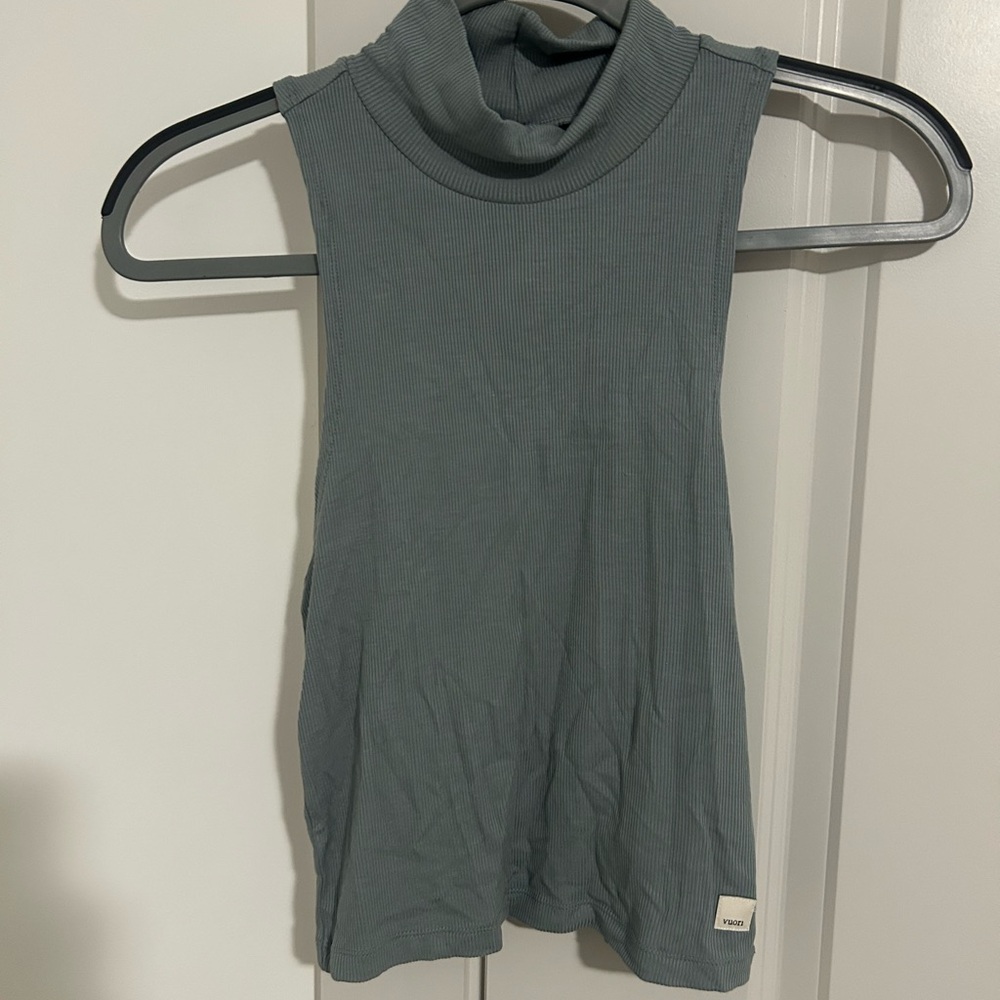Vuori ribbed high neck muscle tank